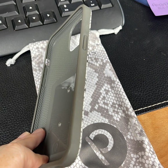 Loopy Case - Picture 3 of 5